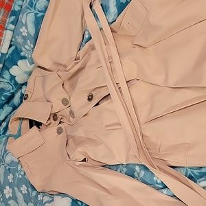 Tan trench coat size M nine west brand new! Very sexy!